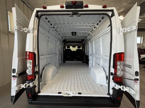 Used 2025 RAM ProMaster 2500 w/ Convenience Group image 6