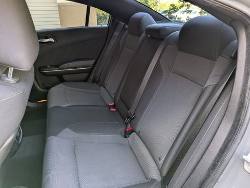 Used 2017 Dodge Charger SXT image 15