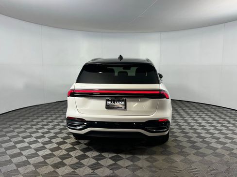 Used 2024 Lincoln Nautilus Reserve image 9