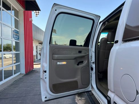 Used 2002 Chevrolet Silverado 2500 LT w/ Off-Road Skid Plate Pkg image 11