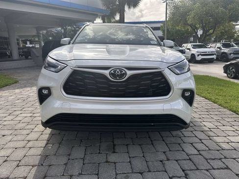 Used 2024 Toyota Highlander XLE FWD image 19