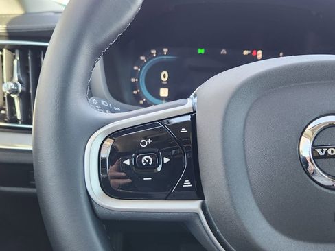 Used 2025 Volvo V60 B5 Cross Country Ultra image 16