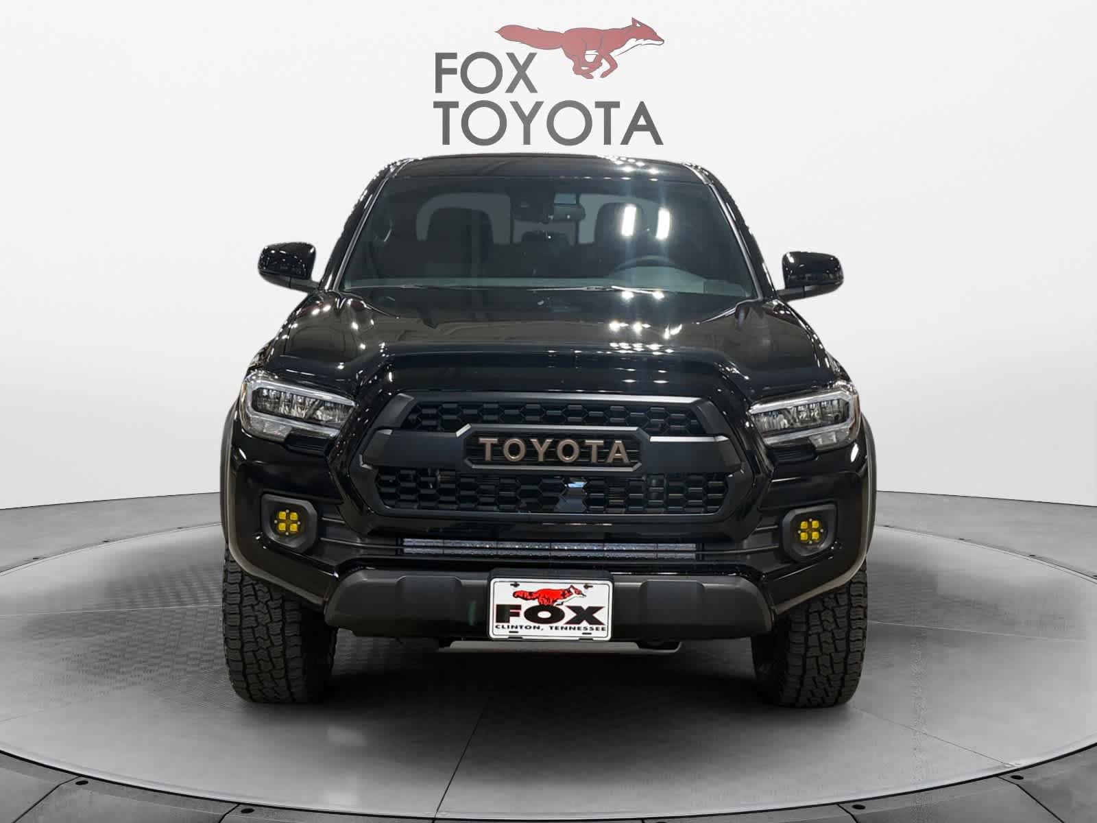 Used 2023 Toyota Tacoma TRD Off-Road w/ Black Out Package (TMS) AWD/4WD image 9