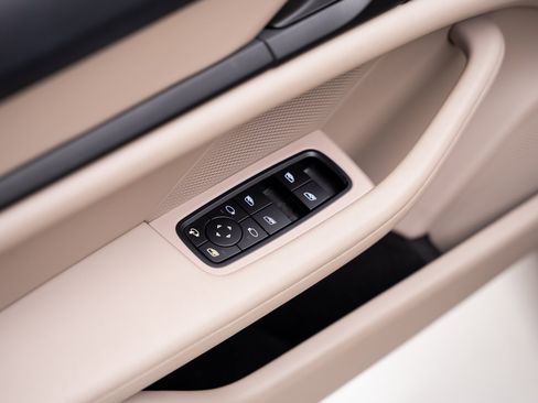 Used 2022 Porsche Taycan 4S image 52