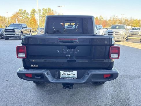 Used 2023 Jeep Gladiator Sport image 8