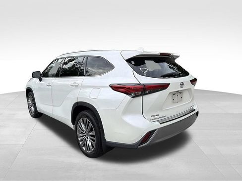 Used 2021 Toyota Highlander Platinum FWD image 6