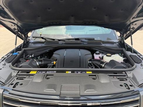New 2026 Land Rover Range Rover SV AWD/4WD image 19