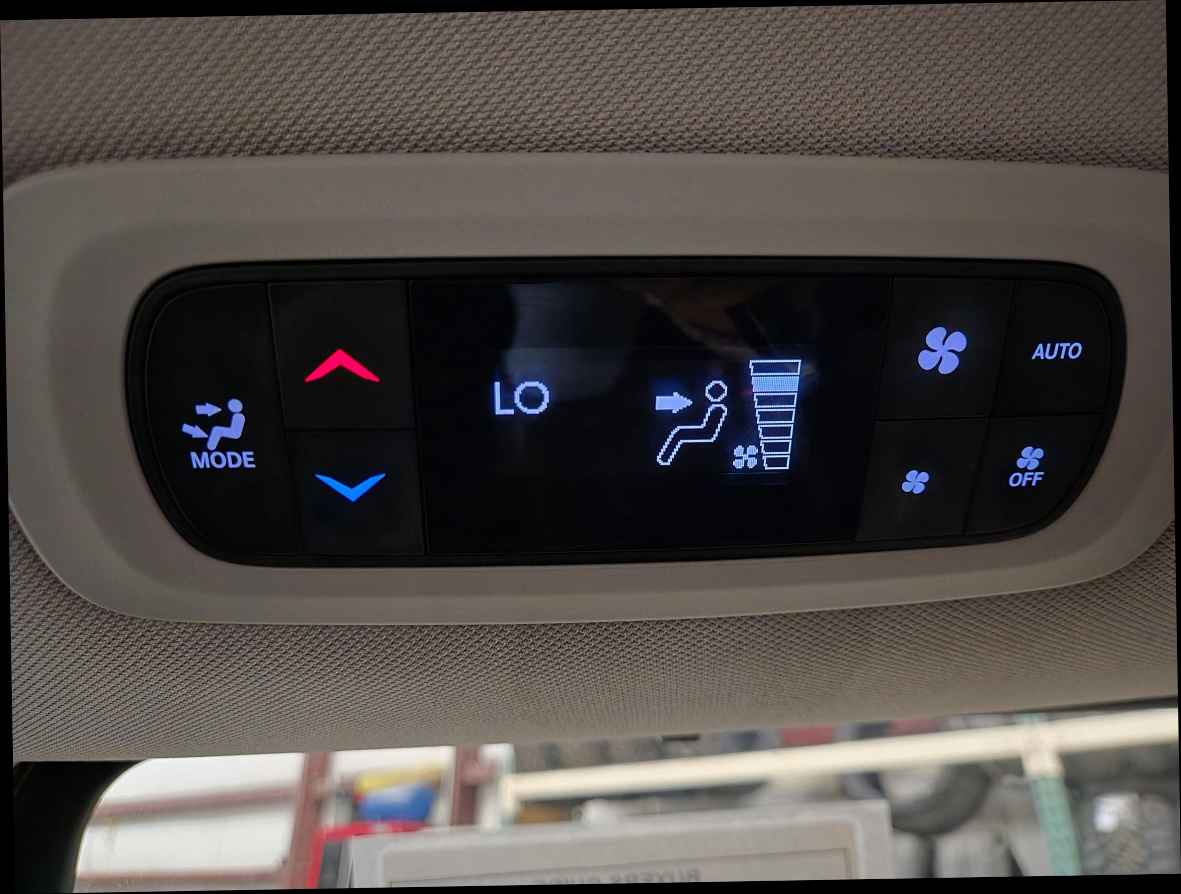 Used 2023 Chrysler Pacifica Touring-L FWD image 17