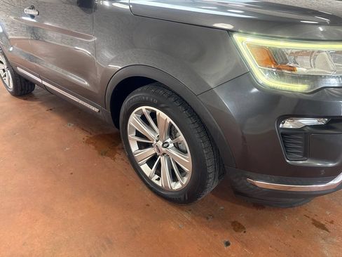 Used 2019 Ford Explorer Limited w/ Class III Trailer Tow Package FWD image 9