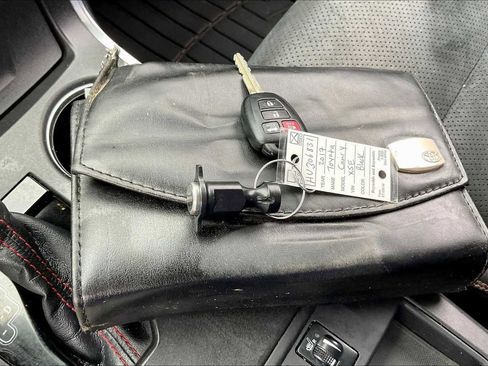 Used 2017 Toyota Camry XSE image 14