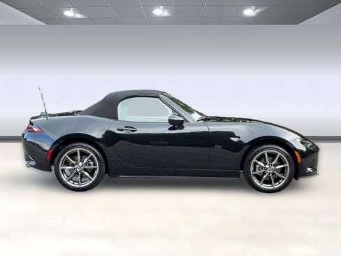 Used 2022 MAZDA MX-5 Miata Grand Touring w/ Weather Package RWD image 8