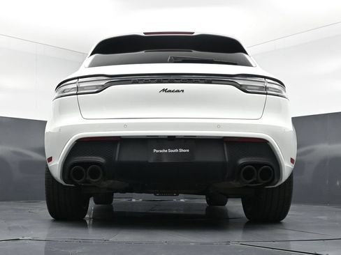 Certified 2025 Porsche Macan AWD/4WD image 24