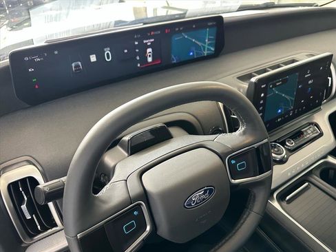 Certified 2025 Ford Expedition Active image 36