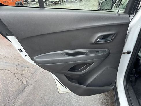 Used 2016 Chevrolet Trax LT w/ LT Convenience Package FWD image 17