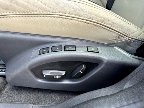 Used 2011 Volvo XC60 T6 R-Design w/ Convenience Pkg image 9