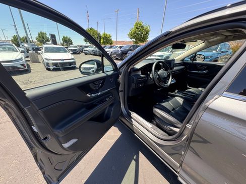 Used 2025 Lincoln Corsair Reserve w/ Equipment Group 202A AWD/4WD image 17