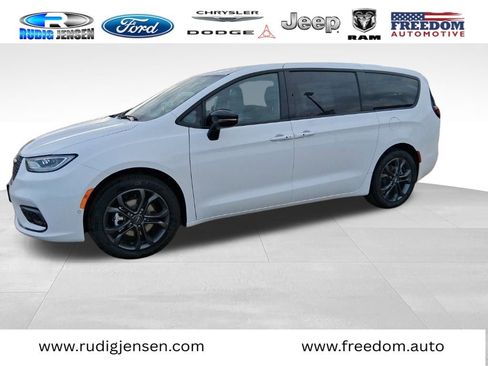 New 2026 Chrysler Pacifica Select image 12