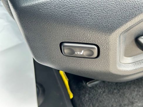 Used 2025 Toyota Sequoia Capstone AWD/4WD image 31