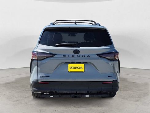 Used 2025 Toyota Sienna XLE Woodland Edition AWD/4WD image 4