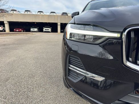 Certified 2022 Volvo XC60 B5 Momentum w/ Climate Package image 2