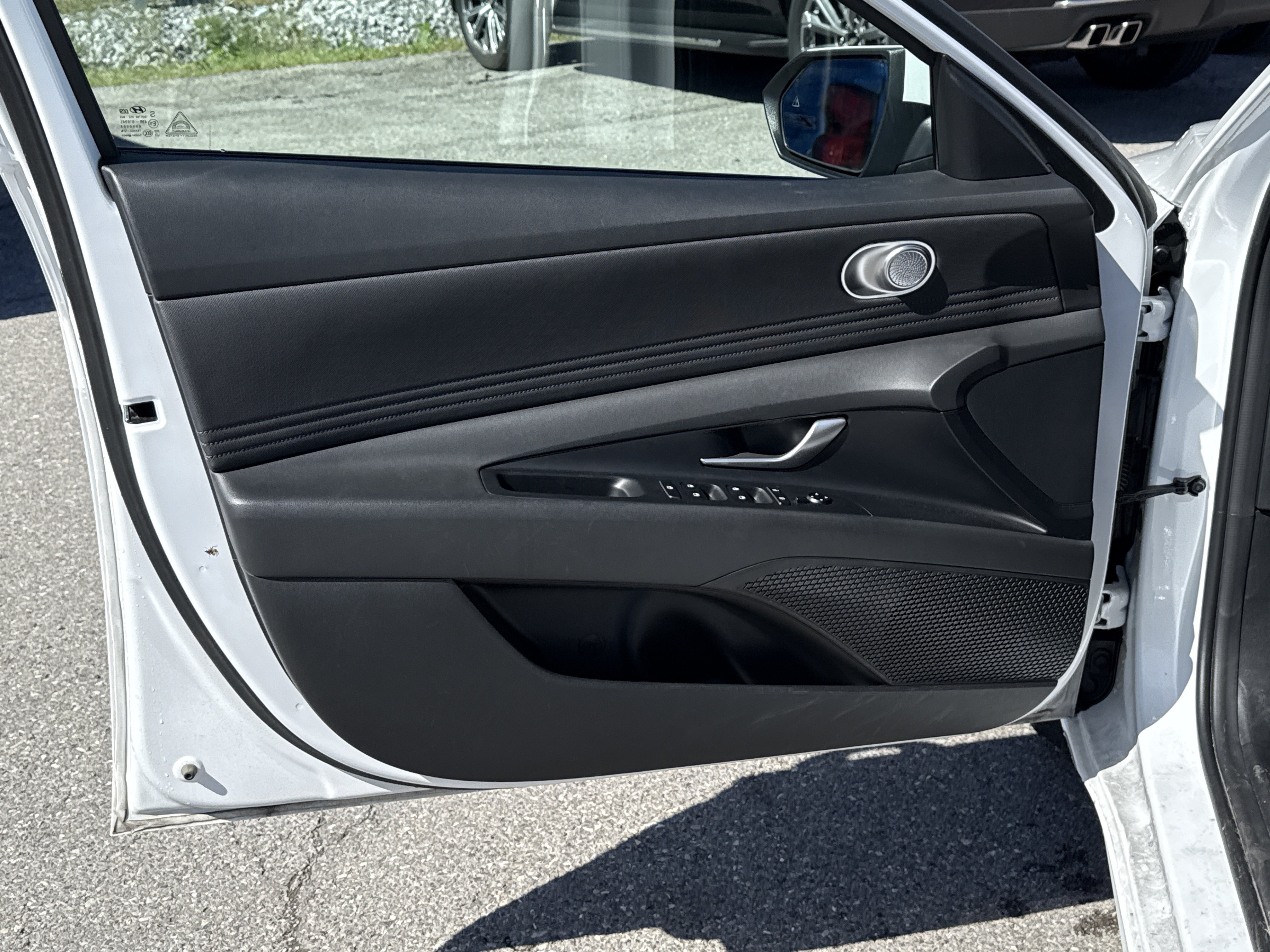 Certified 2025 Hyundai Elantra SEL FWD image 13