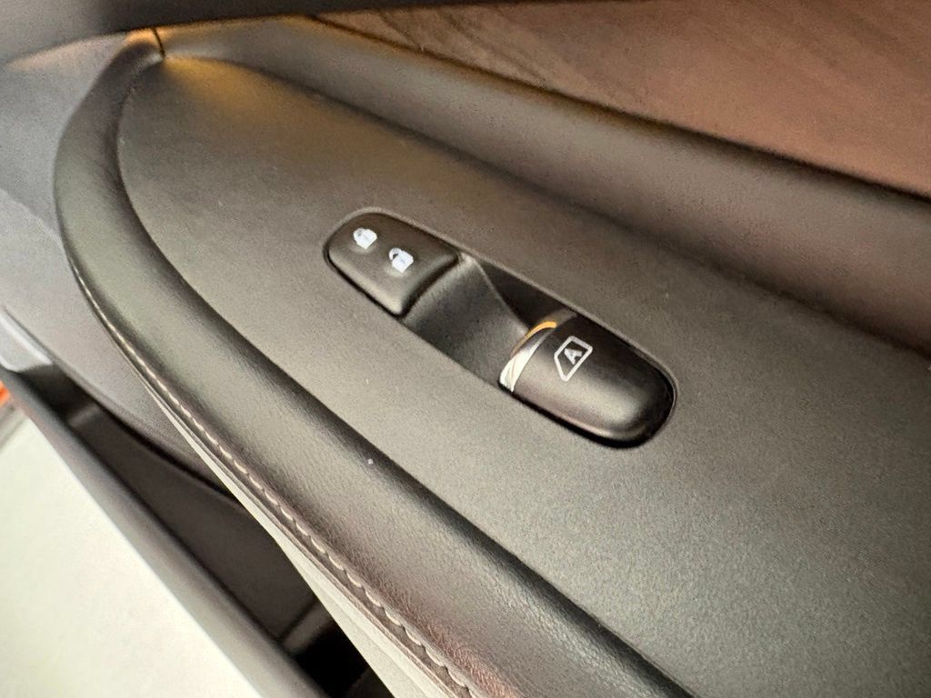 Used 2019 Nissan Murano Platinum w/ Cargo Package FWD image 13