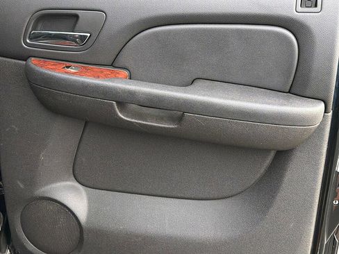 Used 2012 Chevrolet Suburban LT image 23