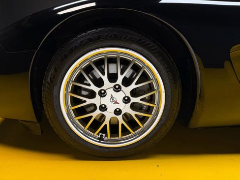 Used 2004 Chevrolet Corvette Convertible w/ Preferred Equipment Group image 10