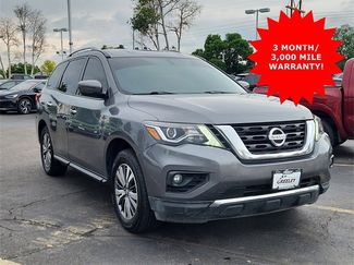 Used 2020 Nissan Pathfinder SV image 1