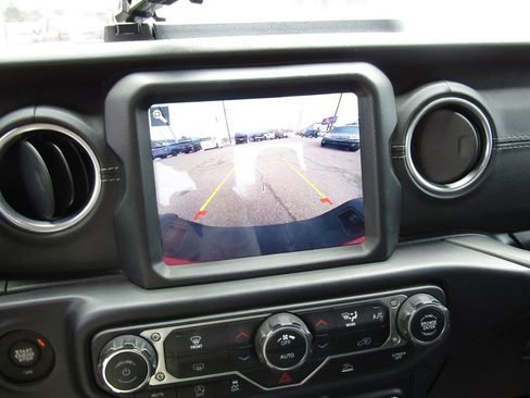Used 2021 Jeep Gladiator Overland AWD/4WD image 18