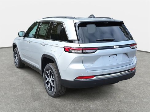 New 2025 Jeep Grand Cherokee Limited w/ Luxury Tech Group II image 7
