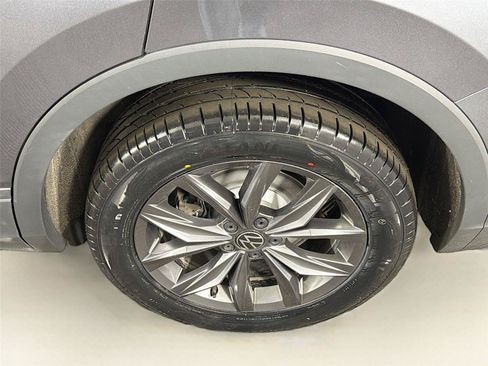 Used 2022 Volkswagen Tiguan SE AWD/4WD image 34