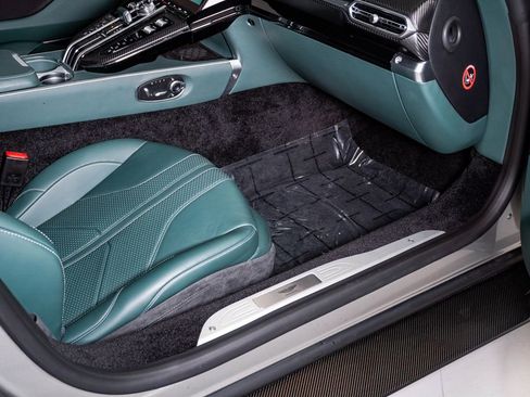 Used 2025 Aston Martin V8 Vantage Coupe RWD image 19