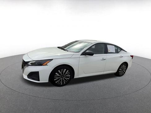 Used 2025 Nissan Altima 2.5 SV image 8