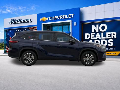 Used 2021 Toyota Highlander XLE FWD image 7