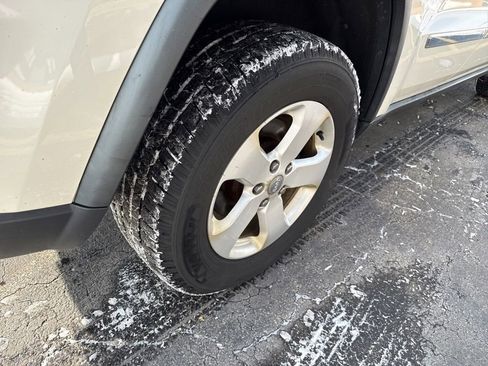 Used 2011 Jeep Grand Cherokee Laredo image 14