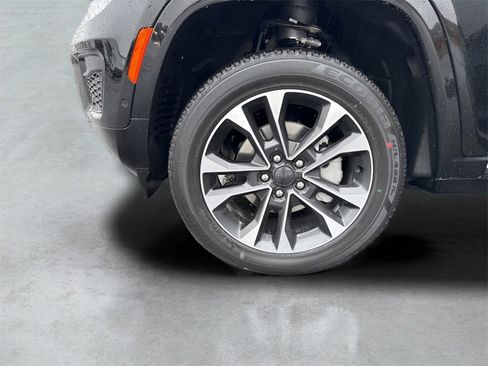 New 2025 Jeep Grand Cherokee Overland image 35