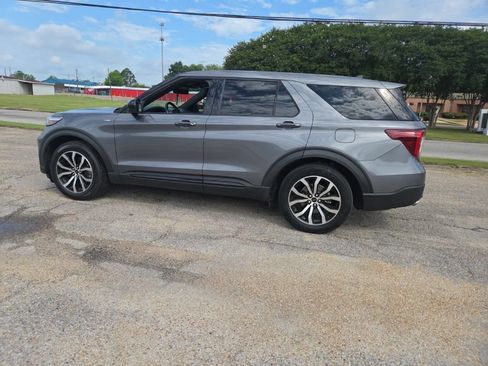 Used 2022 Ford Explorer ST-Line RWD image 6