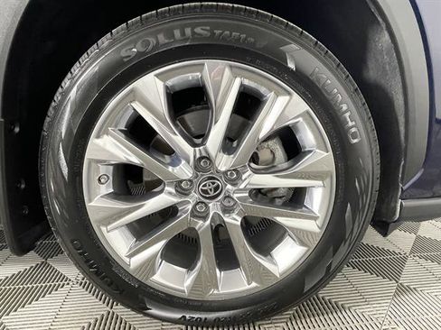 Used 2024 Toyota Highlander Limited image 30