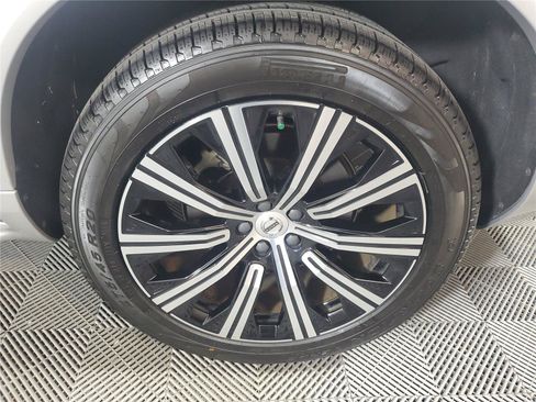 Certified 2025 Volvo XC90 B5 Core w/ Protection Package AWD/4WD image 8