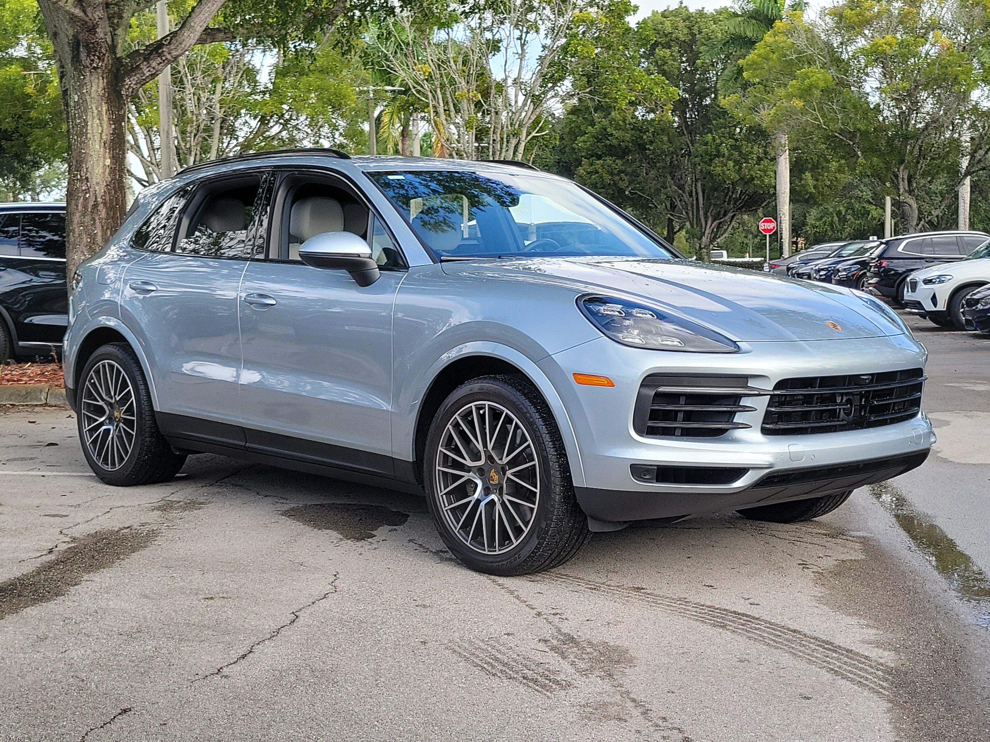 Used 2023 Porsche Cayenne S AWD/4WD image 1