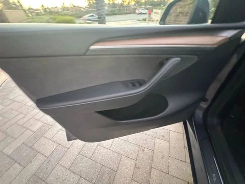 Used 2023 Tesla Model Y 2WD image 28
