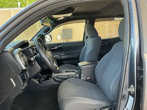 Used 2017 Toyota Tacoma TRD Sport w/ Premium & Technology Package RWD image 17