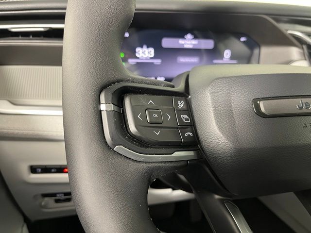 Used 2026 Jeep Cherokee Laredo AWD/4WD image 19