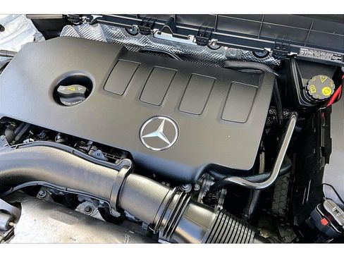 Used 2022 Mercedes-Benz GLB 250 4MATIC image 36