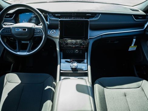 New 2025 Jeep Grand Cherokee Laredo X w/ Luxury Tech Group I image 19