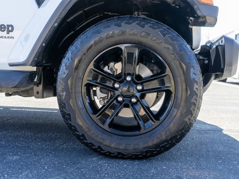 Used 2023 Jeep Wrangler Unlimited Sahara image 11