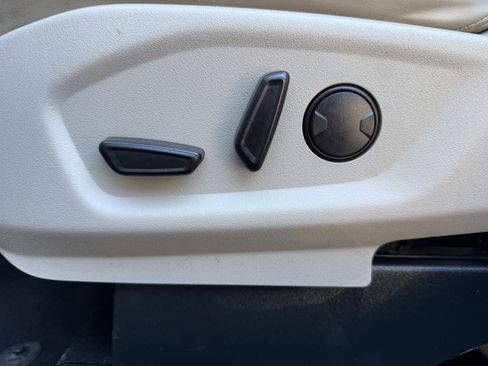 Used 2019 Ford Explorer XLT w/ Equipment Group 202A image 23