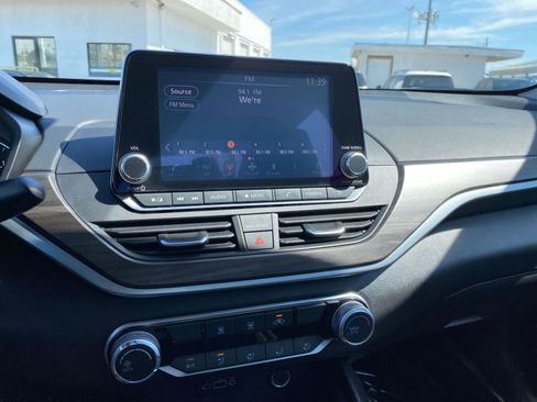 Used 2025 Nissan Altima 2.5 SV image 17