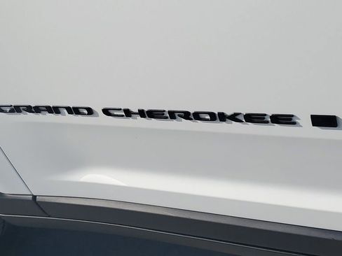 New 2025 Jeep Grand Cherokee Limited image 8